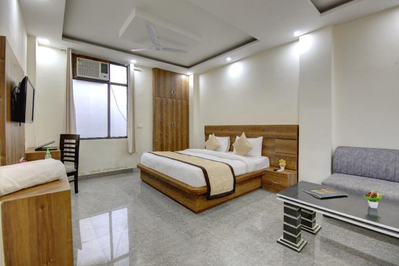 Hotel Premier Noida 135 Ngoại thất bức ảnh