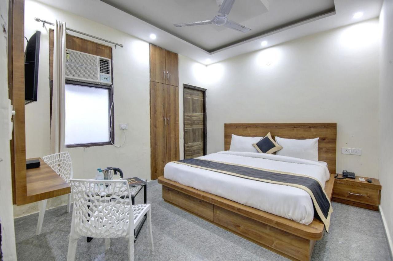 Hotel Premier Noida 135 Ngoại thất bức ảnh