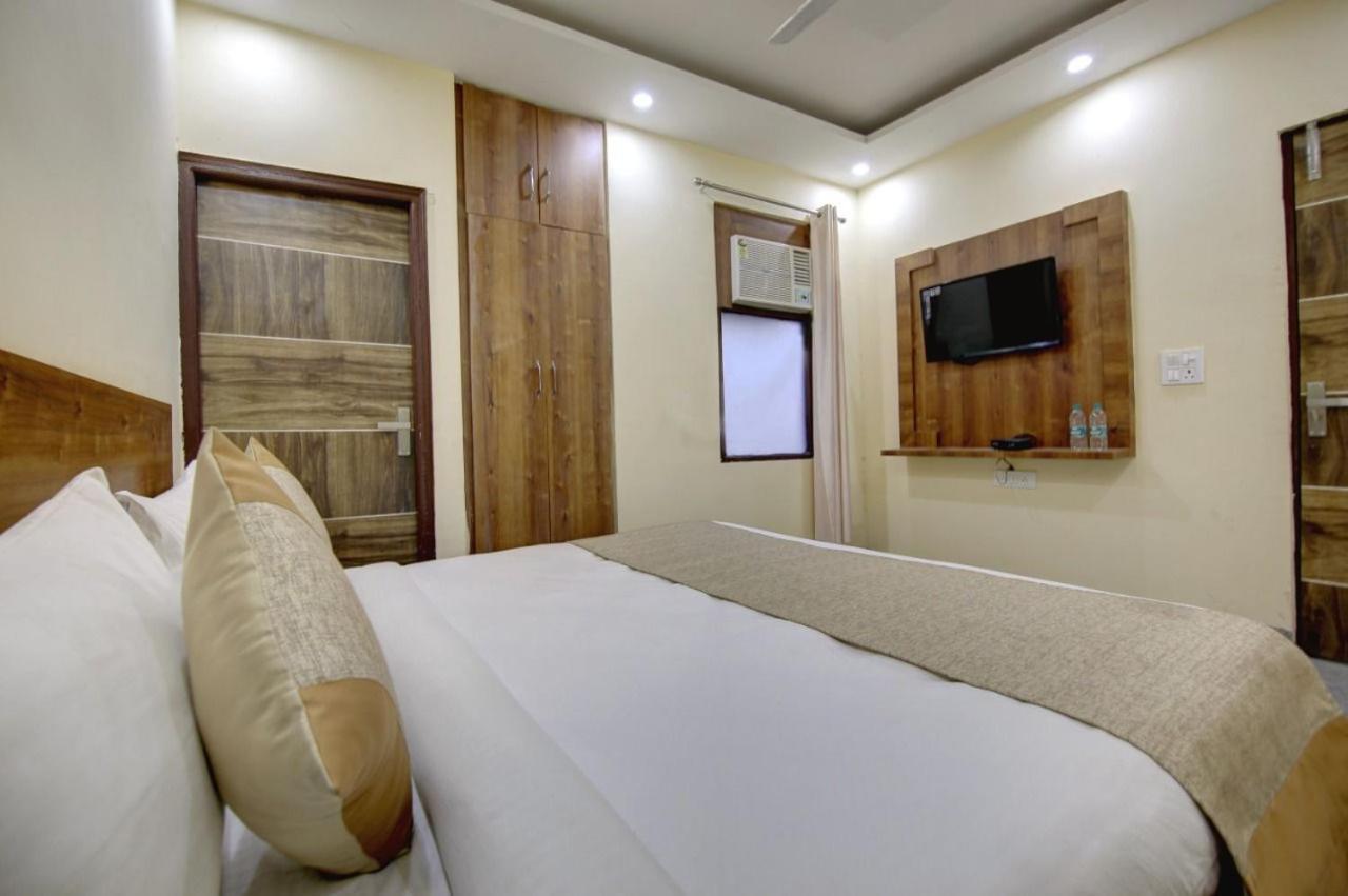 Hotel Premier Noida 135 Ngoại thất bức ảnh