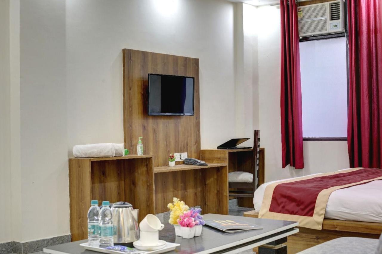 Hotel Premier Noida 135 Ngoại thất bức ảnh